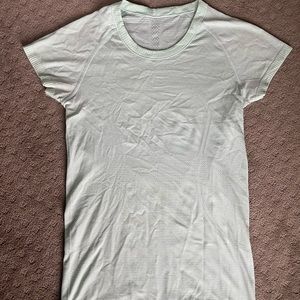 Lululemon mint green size 6 swiftly tech short sleeve